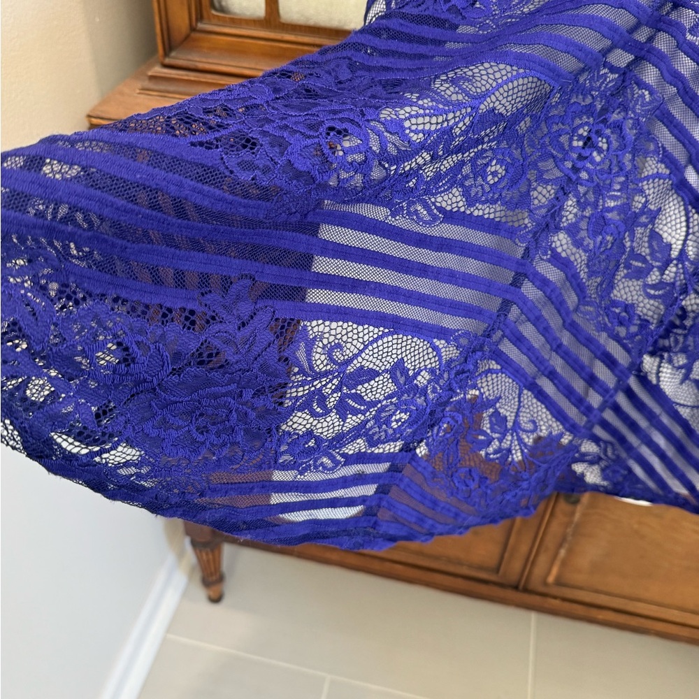 TADASHI SHOJI  royal blue V-neck lace midi formal evening dress size 4 - Picture 10 of 13